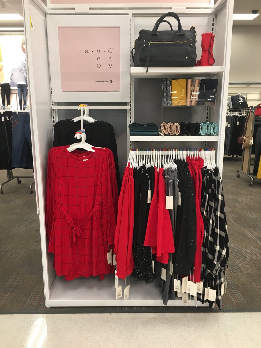 Obsessed with this new coat and lovin’ all the A.N.D. fresh off the truck! #colorstory #festiveness