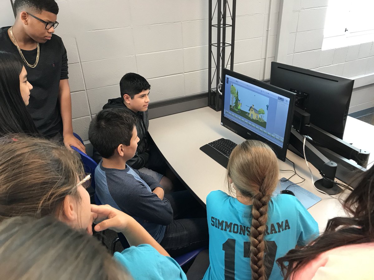 kmwilliams35's tweet photo. Ss explaining stop motion animation! @_on11 @megan_hacholski @SmartLab_tweets #rsd122cares #simmonslearns https://t.co/dcKAysiH98