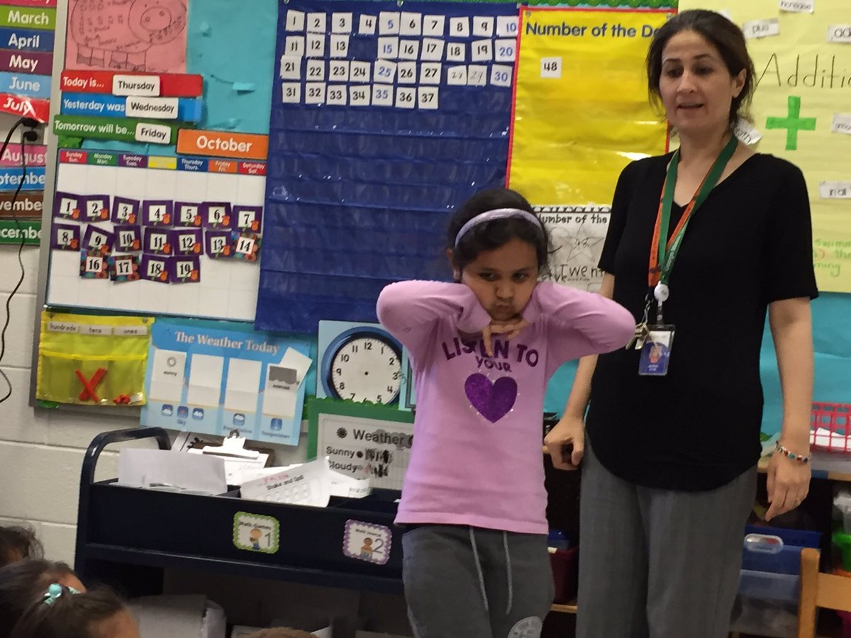 SaratogaESFCPS's tweet image. Mrs. Ayubi's class Practicing all the ways we use numbers during the day #Calendar #TellingTime #Countbackwards