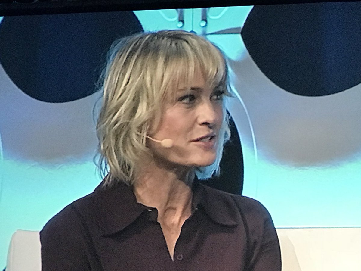 AlannaCThomas's tweet photo. An awesome philanthropic conversation with @RealRobinWright. #bbcon2017 https://t.co/YYdNLuc39R