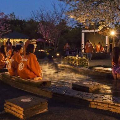 【OOEDO-ONSEN MONOGATARI】
hot spring theme park♨️✨
You can wear yukata here👘!
🚃yurikamome ”Telecom Center sta.” 👣2min
daiba.ooedoonsen.jp/en/