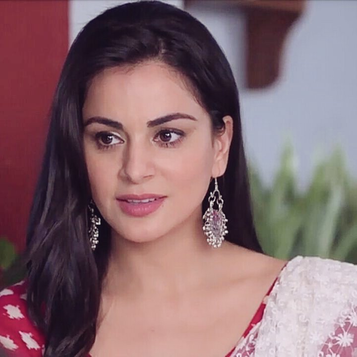 FanDheeraj's tweet photo. Looking gorgeous love both love birds @AryaSmilesa @DheerajDhoopar @AryaSmilesa @DheerajDhoopar once see it love 😥 Mr handsome https://t.co/uXxeKAeUlT