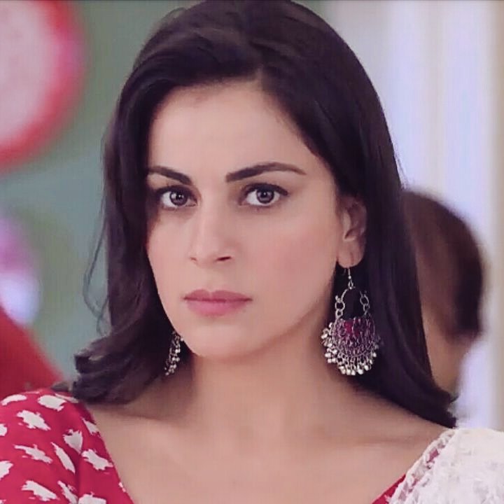 FanDheeraj's tweet photo. Looking gorgeous love both love birds @AryaSmilesa @DheerajDhoopar @AryaSmilesa @DheerajDhoopar once see it love 😥 Mr handsome https://t.co/uXxeKAeUlT
