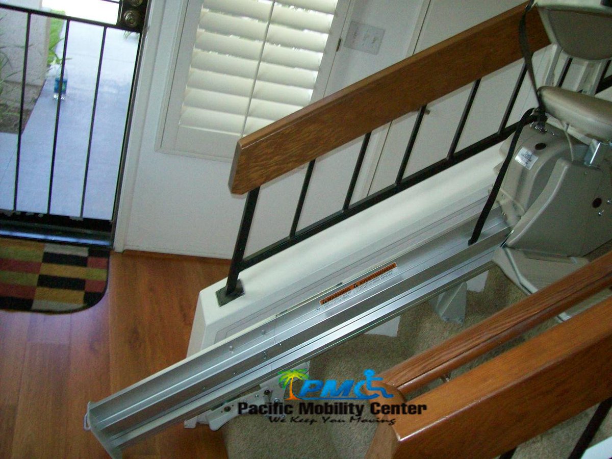 PMCIncorporated's tweet photo. Folding rail #stairlift in beautiful #SanDiego home
#PacificMobility #Independence #BetterWithBruno #AgeInPlace https://t.co/GAPuh0wml3
