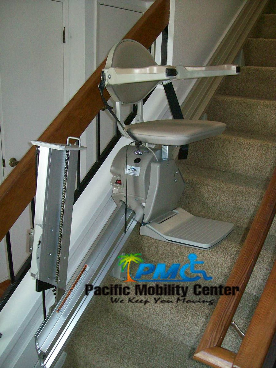 PMCIncorporated's tweet photo. Folding rail #stairlift in beautiful #SanDiego home
#PacificMobility #Independence #BetterWithBruno #AgeInPlace https://t.co/GAPuh0wml3