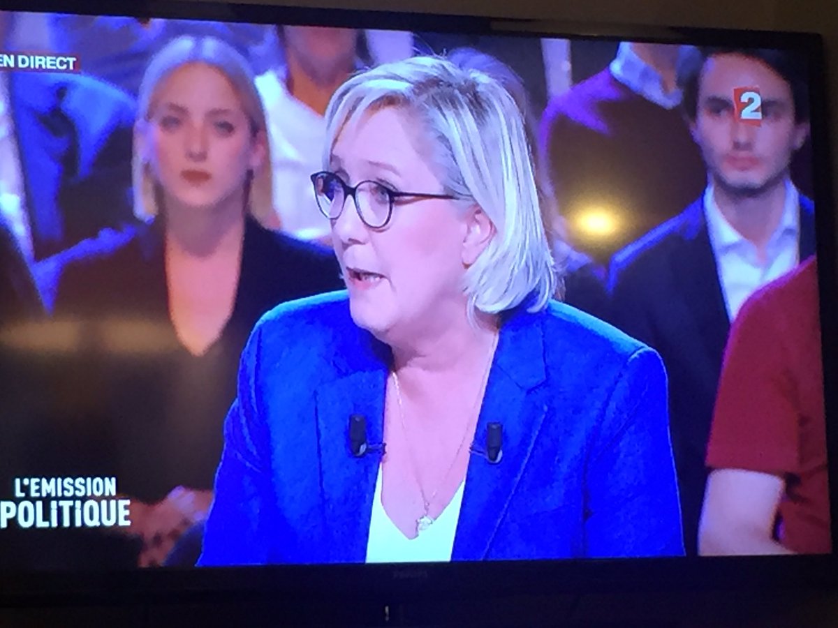 ArianeMaurisson's tweet photo. "Dans un certain nombre de milieux, le puissant c'est le producteur ou la racaille de banlieue" On en parle du glissement foireux? #LEmissionPolitique #BalanceTonPorc https://t.co/5sV6cM9hQ2