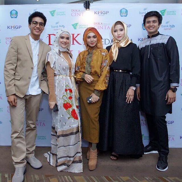 ShareVideoInev's tweet photo. @indah_nevertari w/ pemain #DukaSedalamCinta @dscthemovie #masgagah #ketikamasgagahpergi2 #kmgp2 #galapremier #filmkeluarga https://t.co/Po8of2PatW