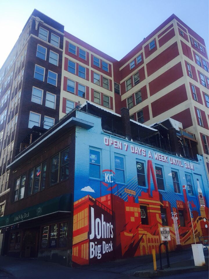 _JohnsBigDeck's tweet photo. Our tent is going up!! 🙌🏽 Winter is coming, we’ll keep you warm! #johnsbigdeck #KansasCity https://t.co/UPZoafneRP