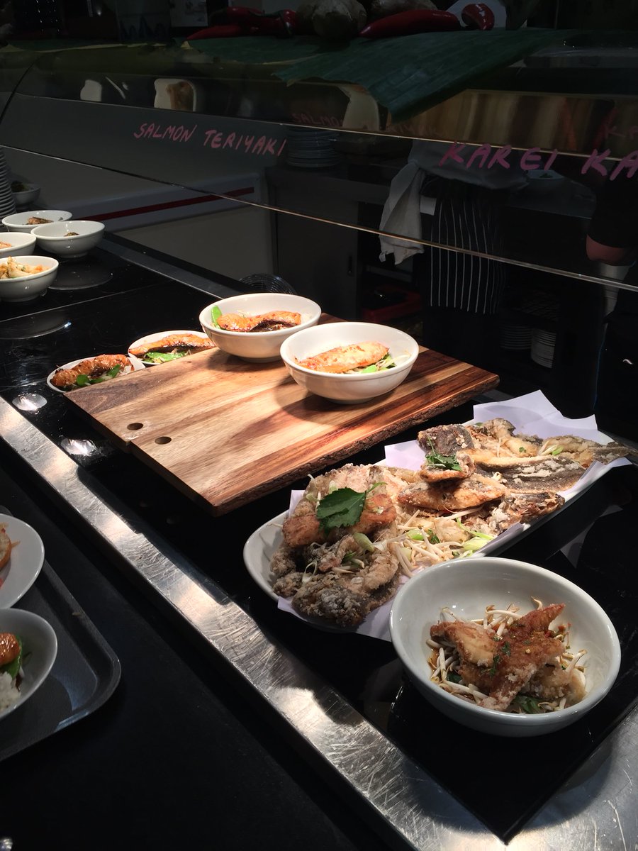 NewHallPetre's tweet photo. A superb supper before we break up for half term. Thank you catering department #yummy #secondsandthirds #full https://t.co/2zbQrCRIfg