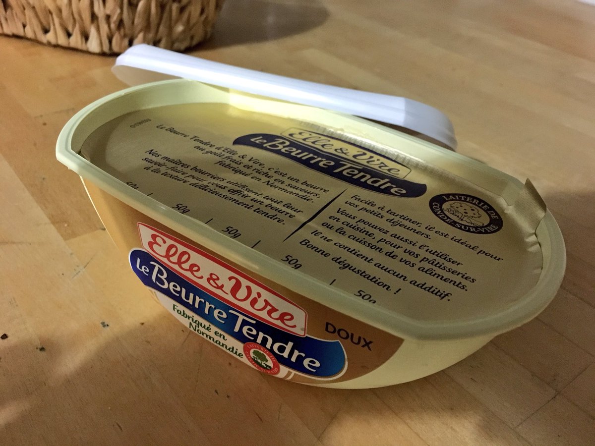 garyassouline's tweet photo. Vends motte de beurre neuve Elle &amp; Vire dans son emballage. Faire offre; non sérieux s’abstenir. RT appréciés #penuriedebeurre https://t.co/Vb0vgRE1ws
