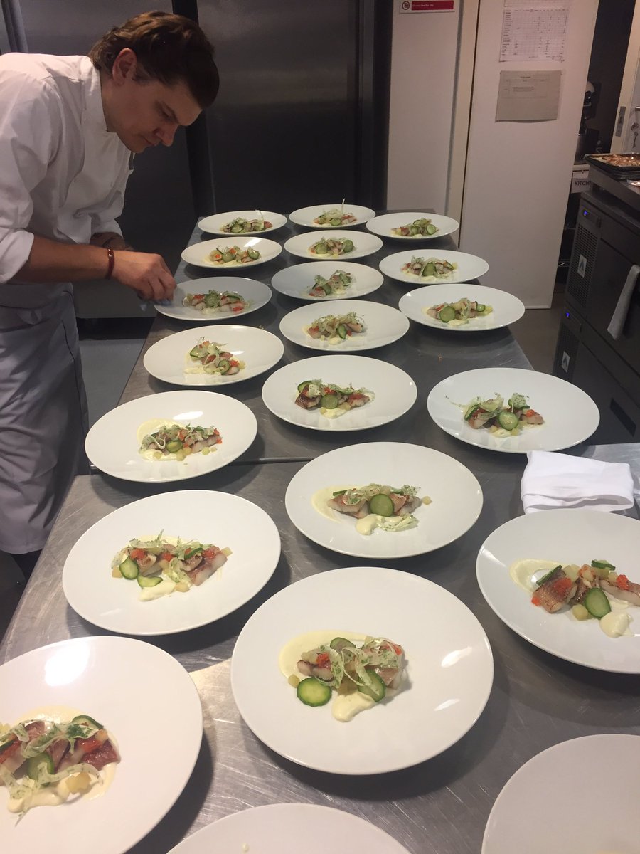 sidclarkuk's tweet photo. @LeCordonBleuLDN @2850Restaurant stunning smoked eel starter #alumniwinedinner https://t.co/kXmgFiK5SF
