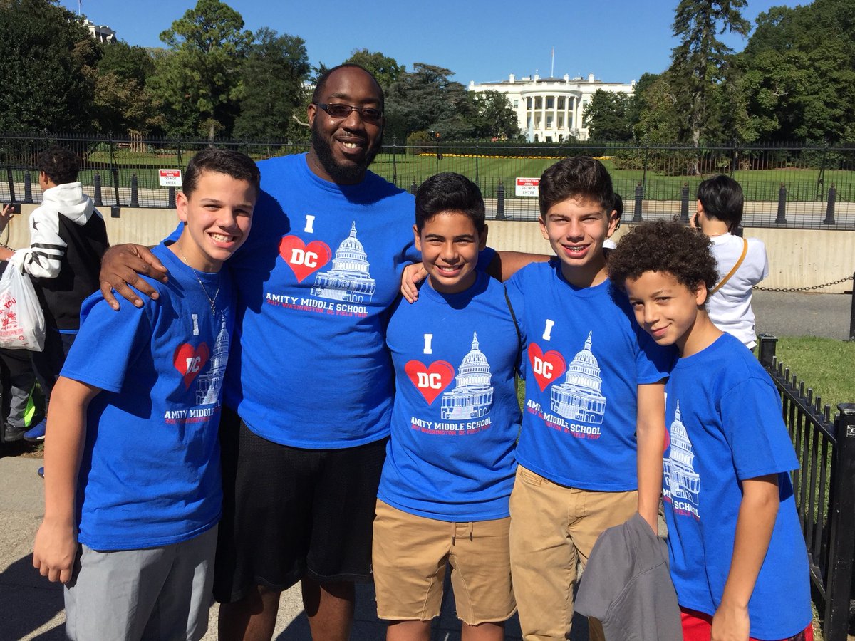 Room27Tweets's tweet photo. White House & National Monument #AMSBDC2017 #AR5 @AmityMSBethany https://t.co/1EN5eYgZ3j
