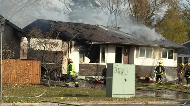 ctvwinnipeg's tweet image. Charleswood home goes up in flames: 
bit.ly/2yz1pob