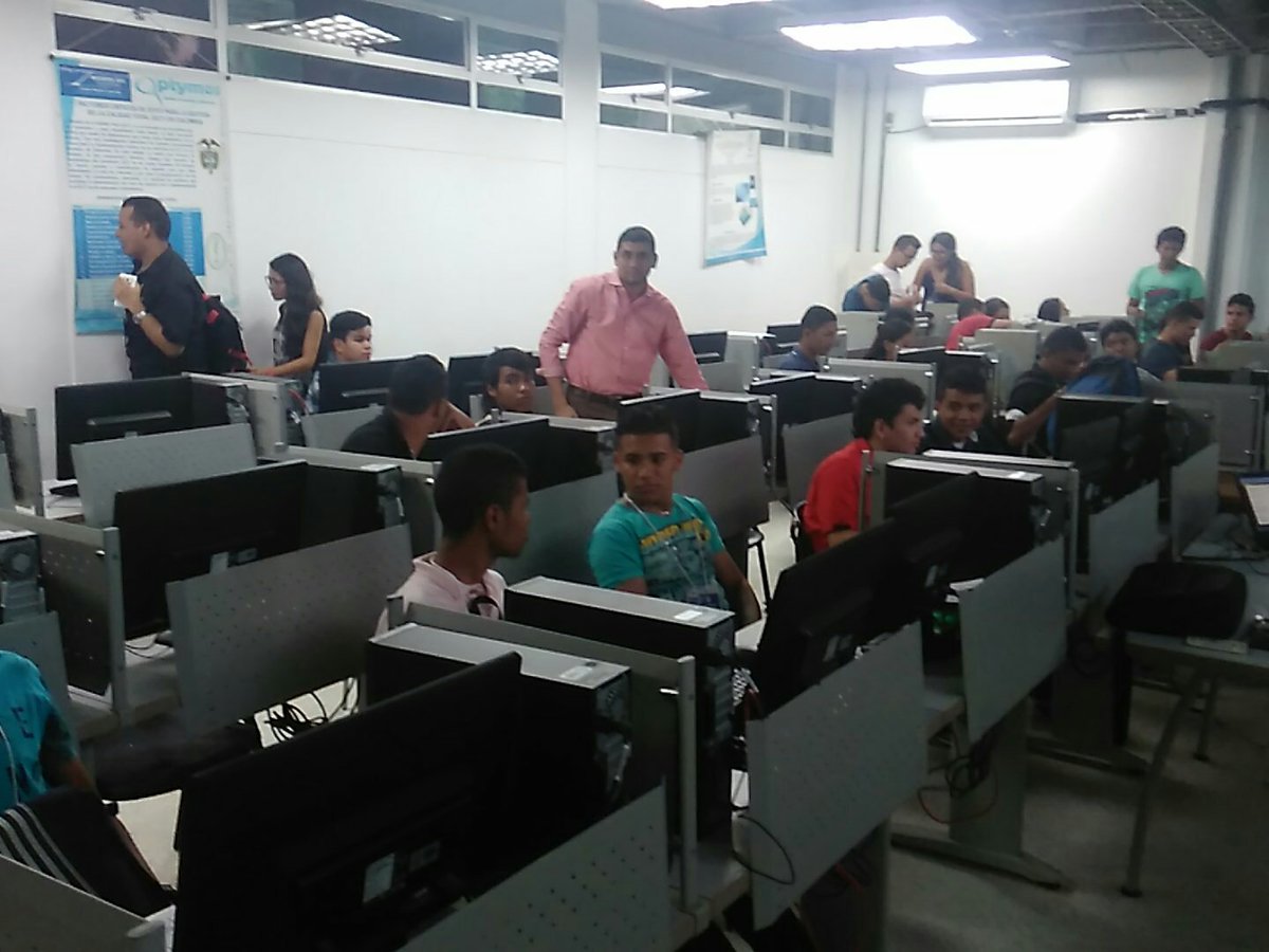 ralvaradot's tweet image. Se llenó taller de servicios cognitivos en #UniCordoba #B_DotNet #CelesteSoftware #ExpertDay