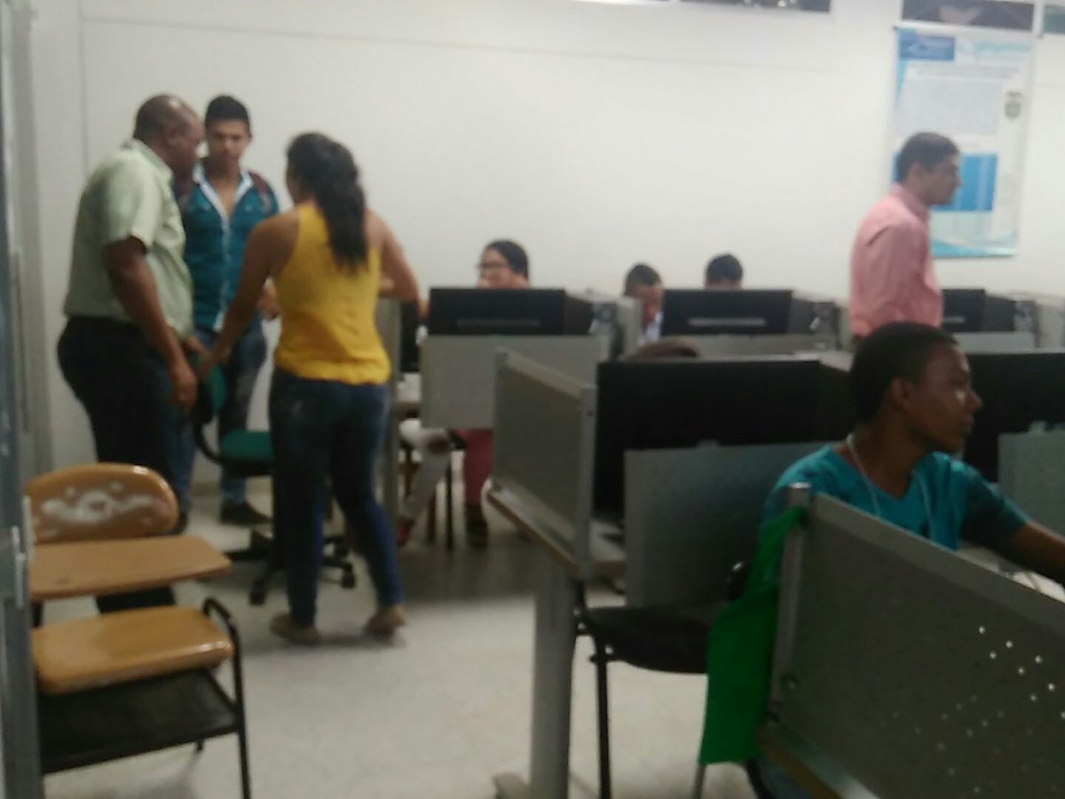 ralvaradot's tweet image. Se llenó taller de servicios cognitivos en #UniCordoba #B_DotNet #CelesteSoftware #ExpertDay