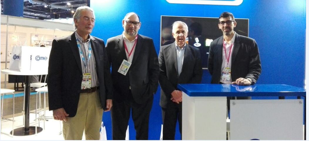 FECOBAORG's tweet photo. #AHORA @DANIELTIGANI representando a @FECOBAindustria en #ExpoGrafica acompañando a #CAEGA, #CAMOCA y #CAIFE https://t.co/Itb9jWTQp0