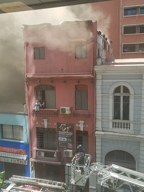 danielchileno1's tweet image. - Lucho acaba afuera por favor...
- Ok... ¡No se diga más!
#Incendio #MotelElDuende #Amunátegui