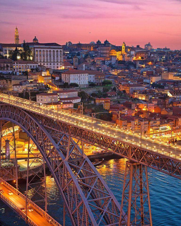 SoniiaMMS's tweet photo. Only the Best #Porto #Portugal #bestcityinthe world #Inlove #Happiness #ProudPortuguese 💚💛❤ 😍 https://t.co/Ei02G55bX5
