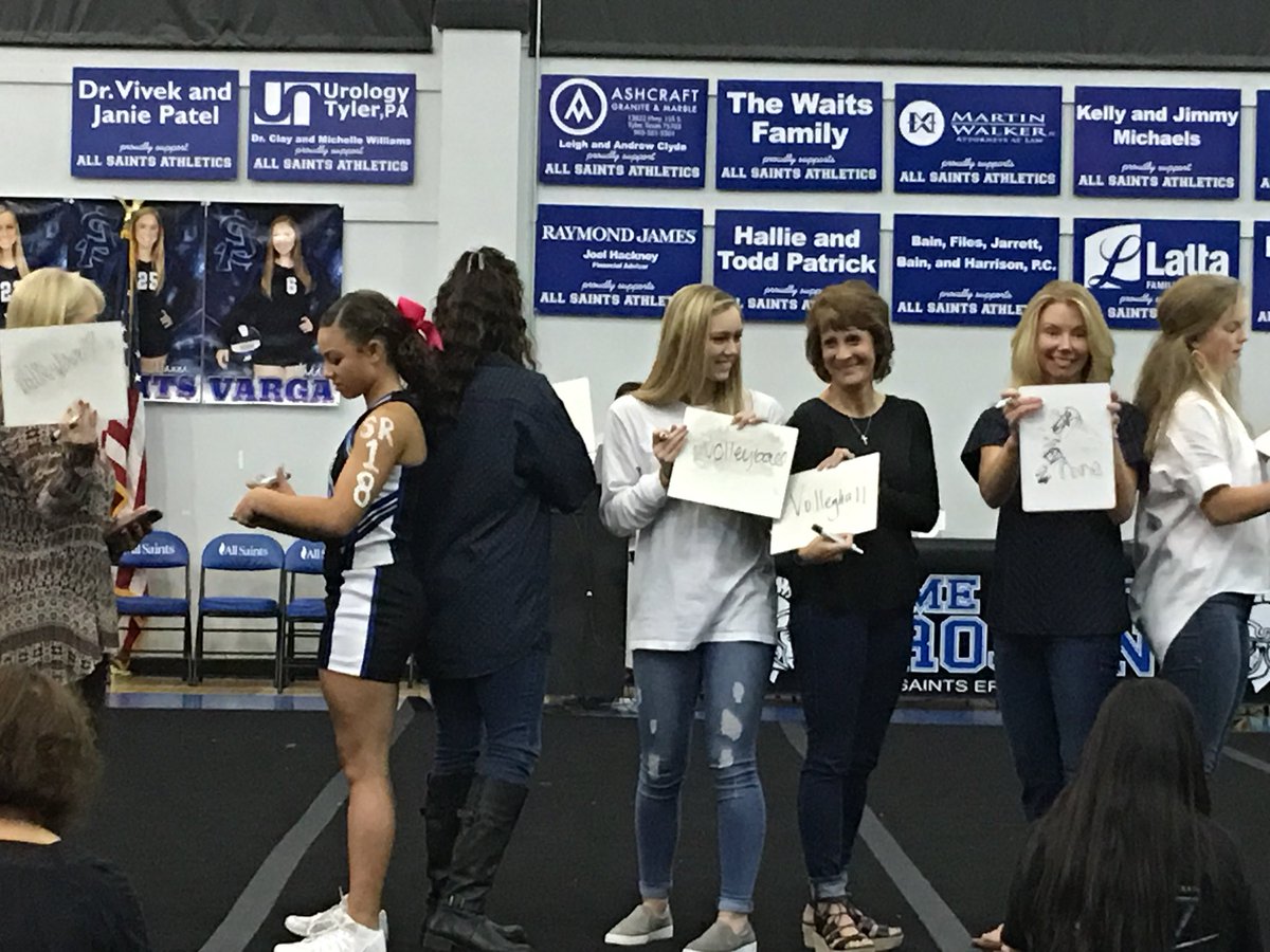 fundmc01's tweet photo. Seniors and parents check to see how well they know each other. #parentgame #asestyler https://t.co/GVnI3NdJyP