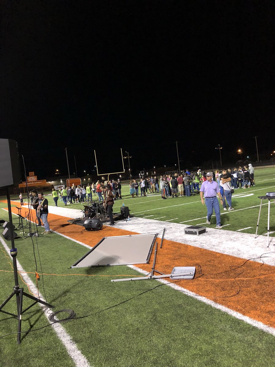 PermianBasinFCA's tweet photo. Awesome night last night in McCamey God was truly present and moving in several peoples lives!  #fof2017 https://t.co/9fGz5j0Xcf