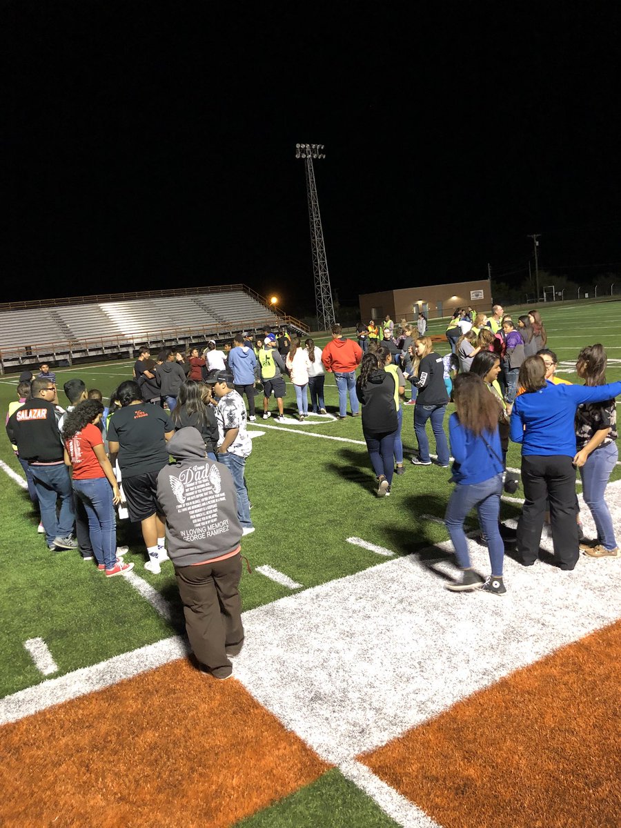 PermianBasinFCA's tweet photo. Awesome night last night in McCamey God was truly present and moving in several peoples lives!  #fof2017 https://t.co/9fGz5j0Xcf