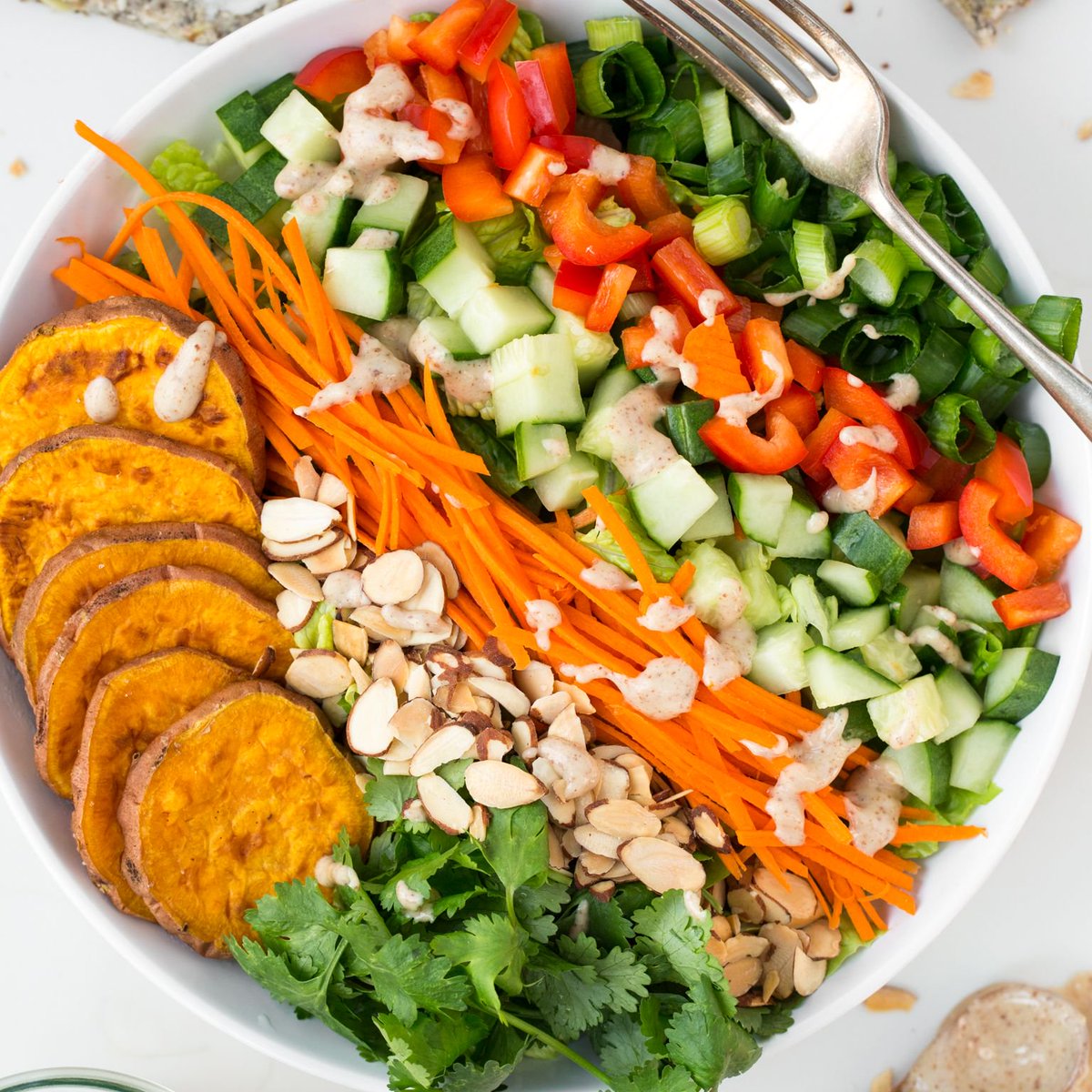 flavorsnyc's tweet photo. Lettuce know if you're vegan. We'll customize your #salad without skipping a beet. https://t.co/jRqMJTHiWR