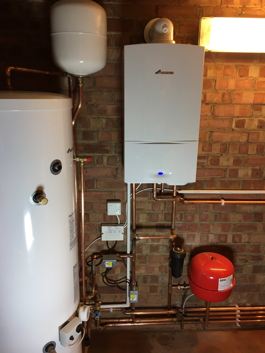 RJ_GAS's tweet photo. @WorcesterBosch greenstar 30i system compact installed today in #southwoodford .. @hivehome controls .. @honeywell 2 ports 🔧🔧🔧🔧🔵🔴 https://t.co/MNLuGTBIMw