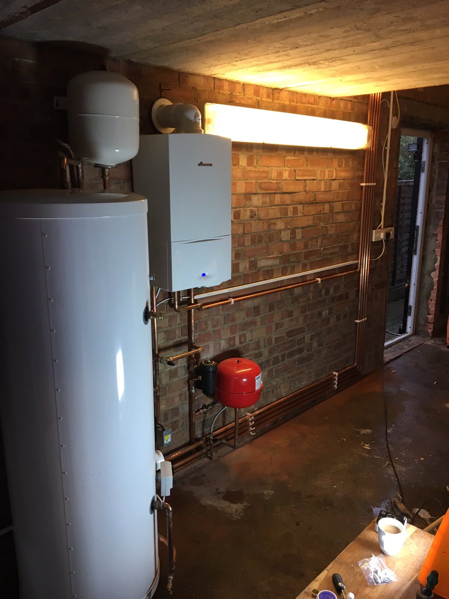RJ_GAS's tweet photo. @WorcesterBosch greenstar 30i system compact installed today in #southwoodford .. @hivehome controls .. @honeywell 2 ports 🔧🔧🔧🔧🔵🔴 https://t.co/MNLuGTBIMw