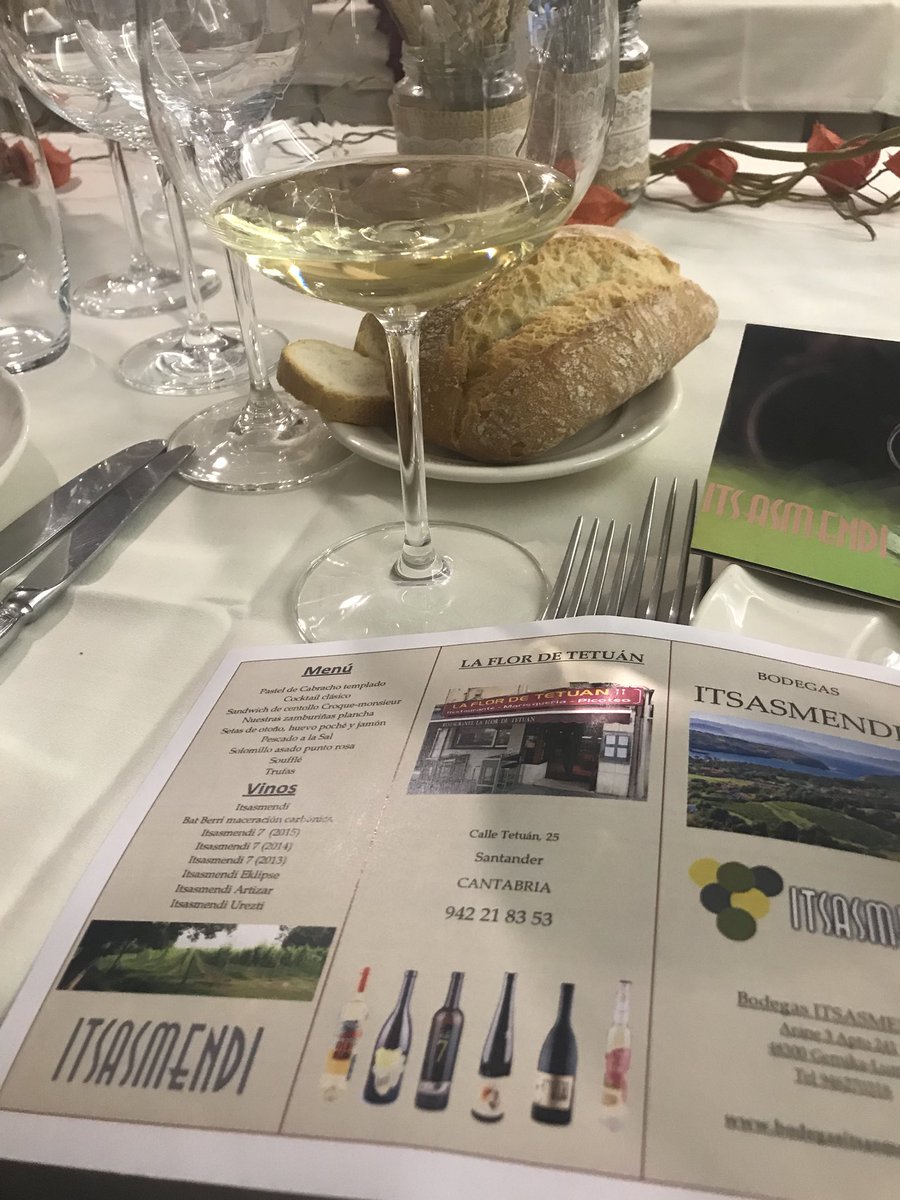 pilardce's tweet photo. Empezamos #catamaridaje @BItsasmendi en @laflordetetuan con @2312Yoly #lujazo #santander #cantabria #wine #winelover https://t.co/bkFAcqFF2v