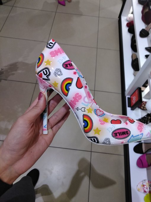Crazy heels ..lol https://t.co/rrRF5ovSeg