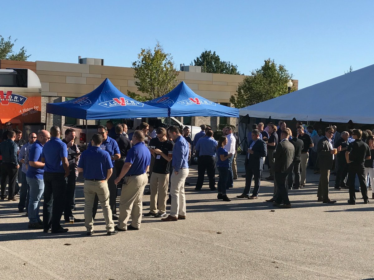 ArrayaSolutions's tweet photo. Great turnout for today's #ArrayaOpenHouse! Keep tweeting for your chance to win a VR headset! https://t.co/fkg8uQDS3H
