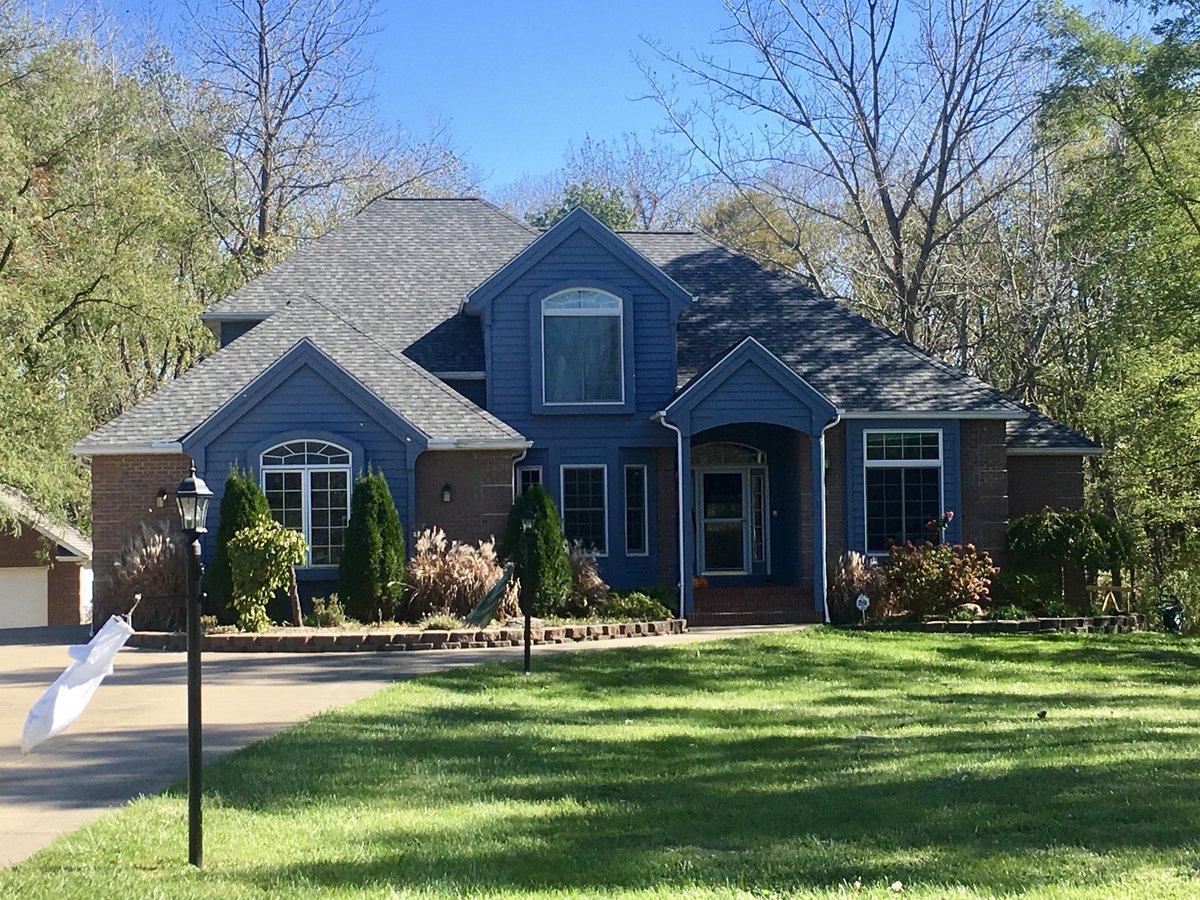 4SeasonsChardon's tweet photo. After &amp; Before @CertainTeedRoof LandmarkPro Colonial Slate from @willoughbysup #surestartplus #chesterland #roofing #integrityroofsystem https://t.co/xfC0FtHV8G