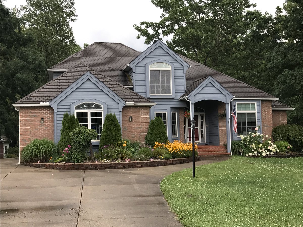 4SeasonsChardon's tweet photo. After &amp; Before @CertainTeedRoof LandmarkPro Colonial Slate from @willoughbysup #surestartplus #chesterland #roofing #integrityroofsystem https://t.co/xfC0FtHV8G