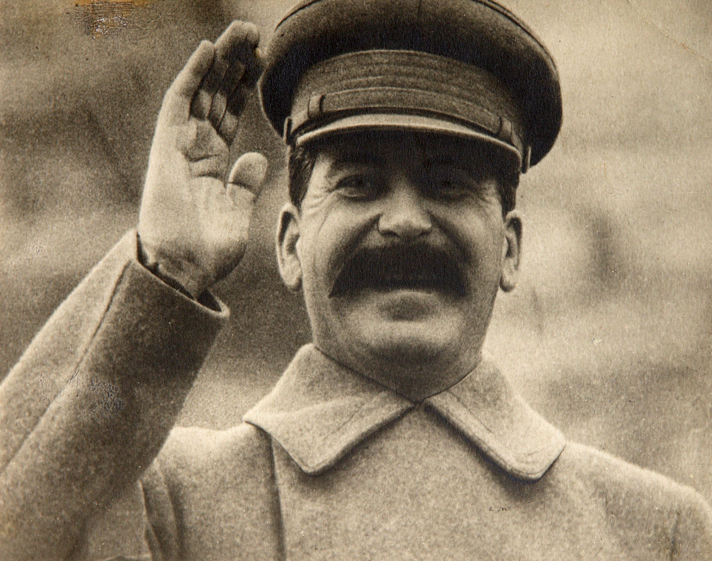 Сталин Иосиф Виссарионович улыбается
