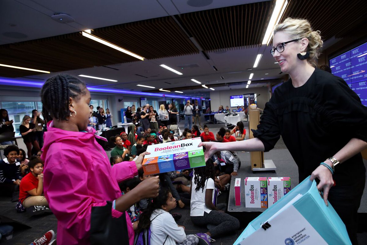 ESA_Foundation's tweet image. #TBT: Thanks @BooleanGirlProj for providing 60 #futuregamedevs #STEM kits for our Teach a Girl to Tech event! Photo credit: Sharon Farmer.