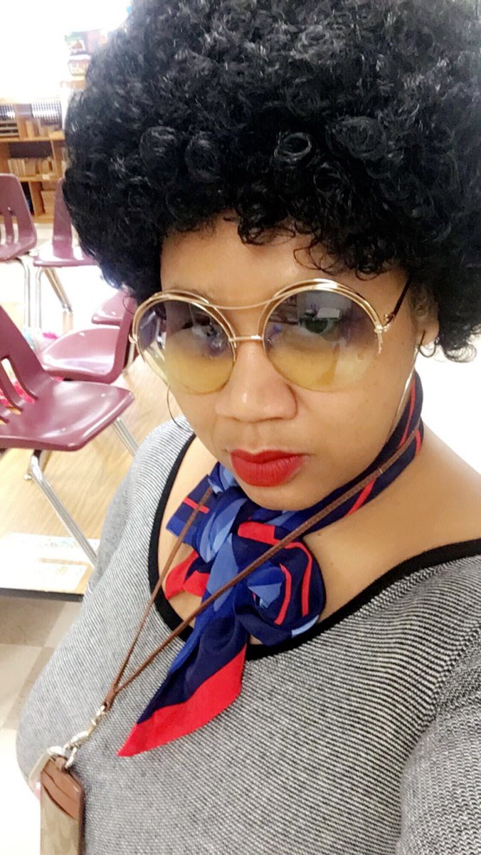 DrSunshine1908's tweet photo. 70s Day in FULL EFFECT you Jive 🦃! #CarverClusterRocks #CarverHomeComingWeek #✊🏽 @APSFinchEagles @CarstarphenMJ @apsupdate https://t.co/ur6EBnOR1G