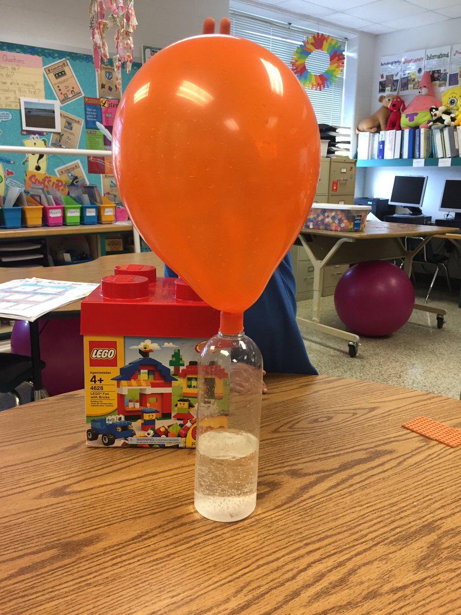 paulamott13's tweet photo. #Experiment 1 Ss #hypothesized what would happen when baking soda mixed w/vinegar. @CookePrincipal @CourtBoyce18 https://t.co/HHaxPQvU0t