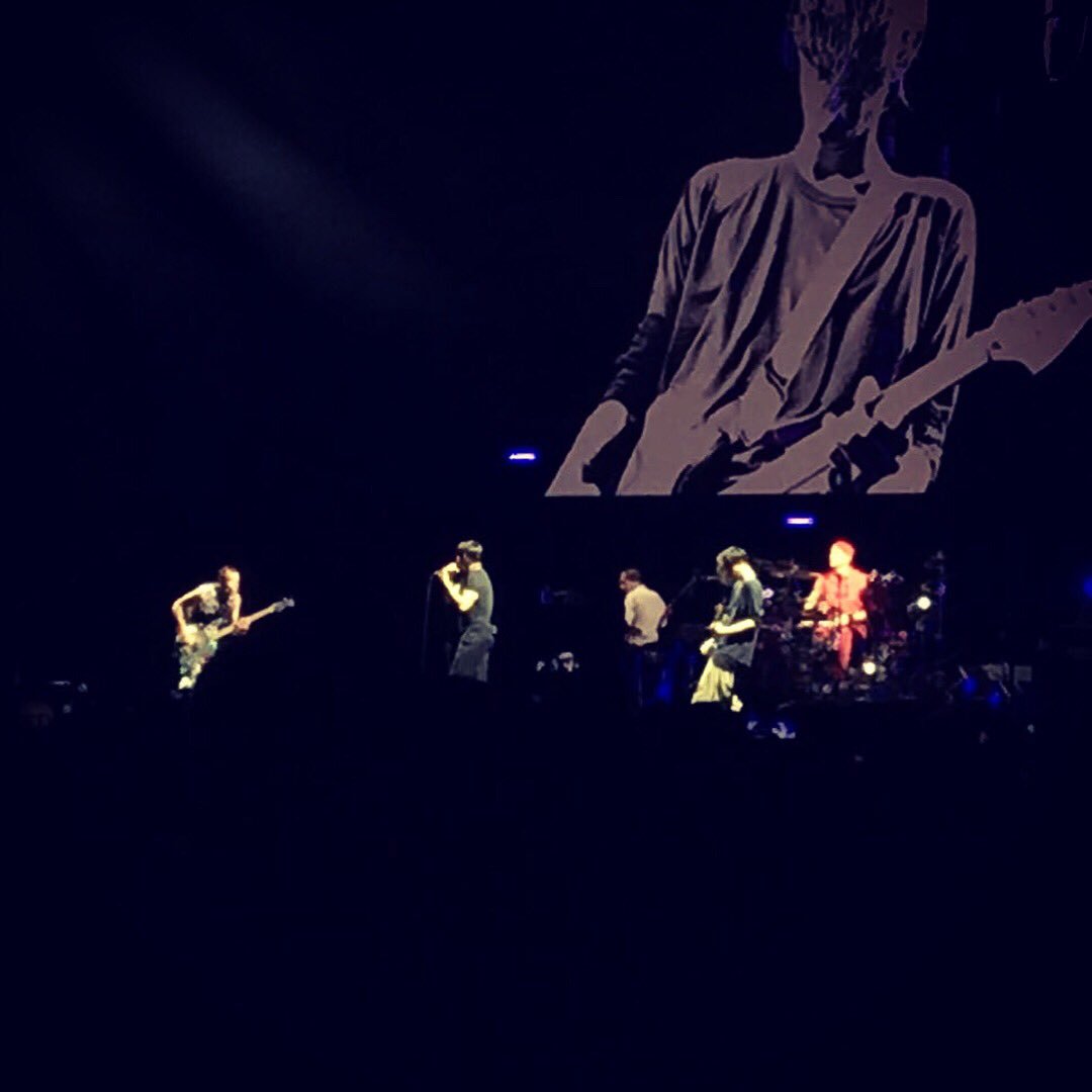 AmeMrtz's tweet photo. @RHCPchad You guys are amazing, thank u! 🙆🏻💕 #rhcp2017 #rhcpmexicocity https://t.co/S3TSee84zd