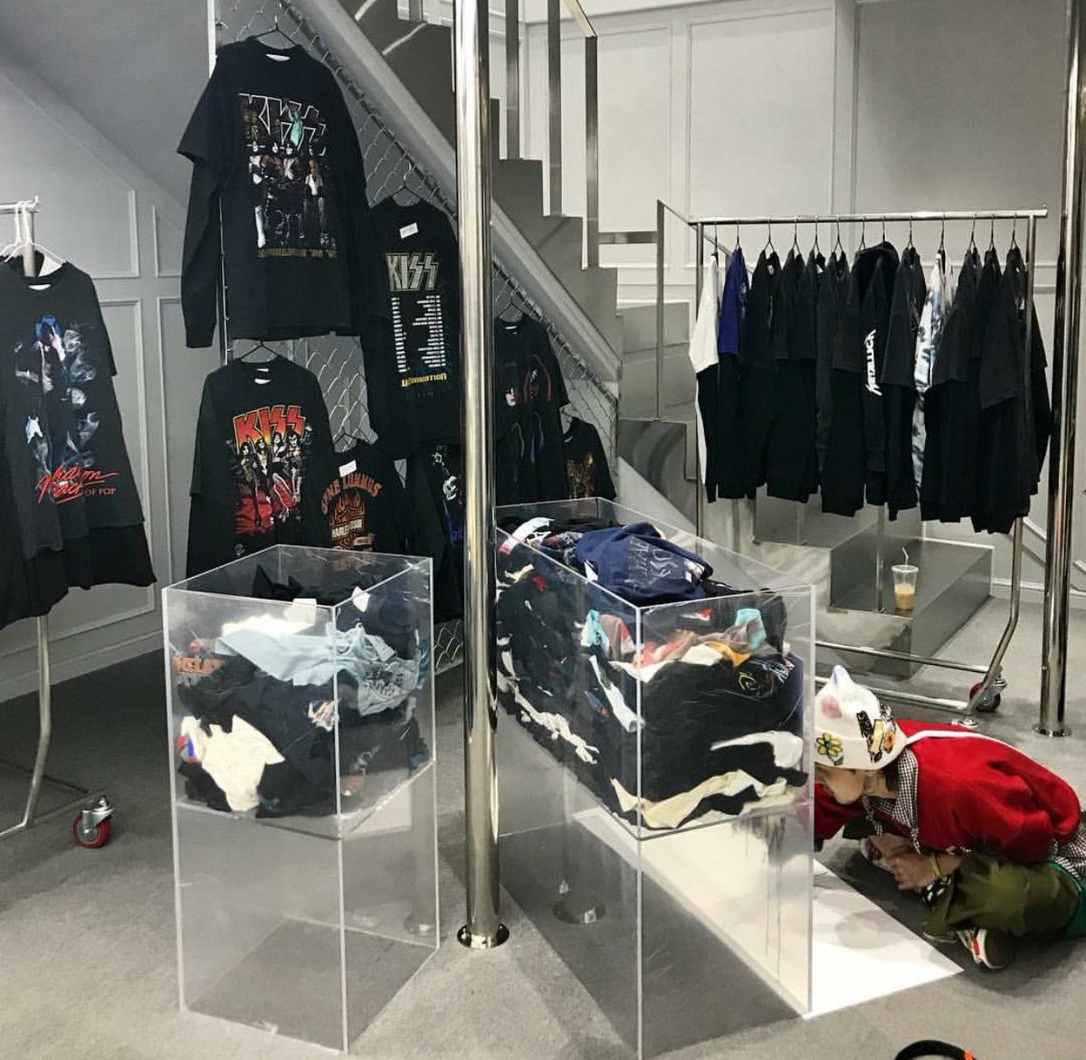 BigbangforIndo's tweet photo. #GDRAGON for World Of Vintage, Rare Market.

©dunsolko, jessicajung. https://t.co/zuQ4Fgy5MB