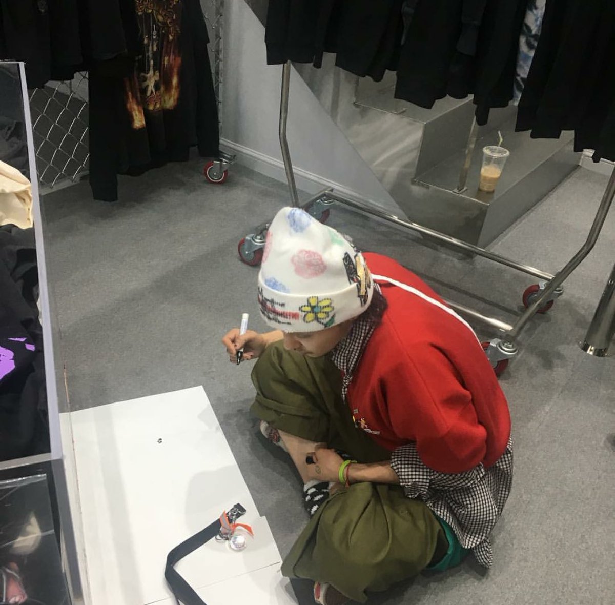 BigbangforIndo's tweet photo. #GDRAGON for World Of Vintage, Rare Market.

©dunsolko, jessicajung. https://t.co/zuQ4Fgy5MB