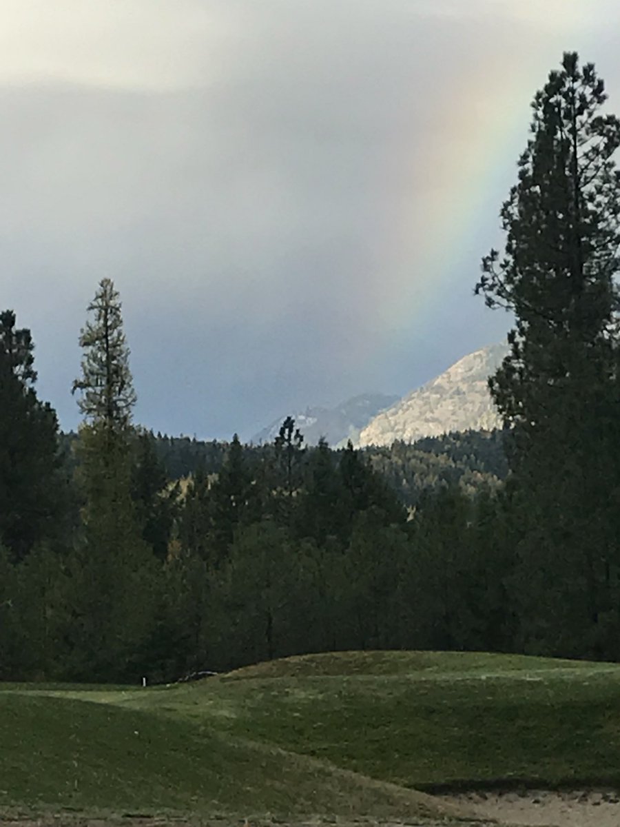 CVGCSUPER's tweet photo. Beautiful day for #blowout at CVGC!#turflife #turf #fall2017 #golfmt #explorelibbymt https://t.co/oTUdQ3SSUX