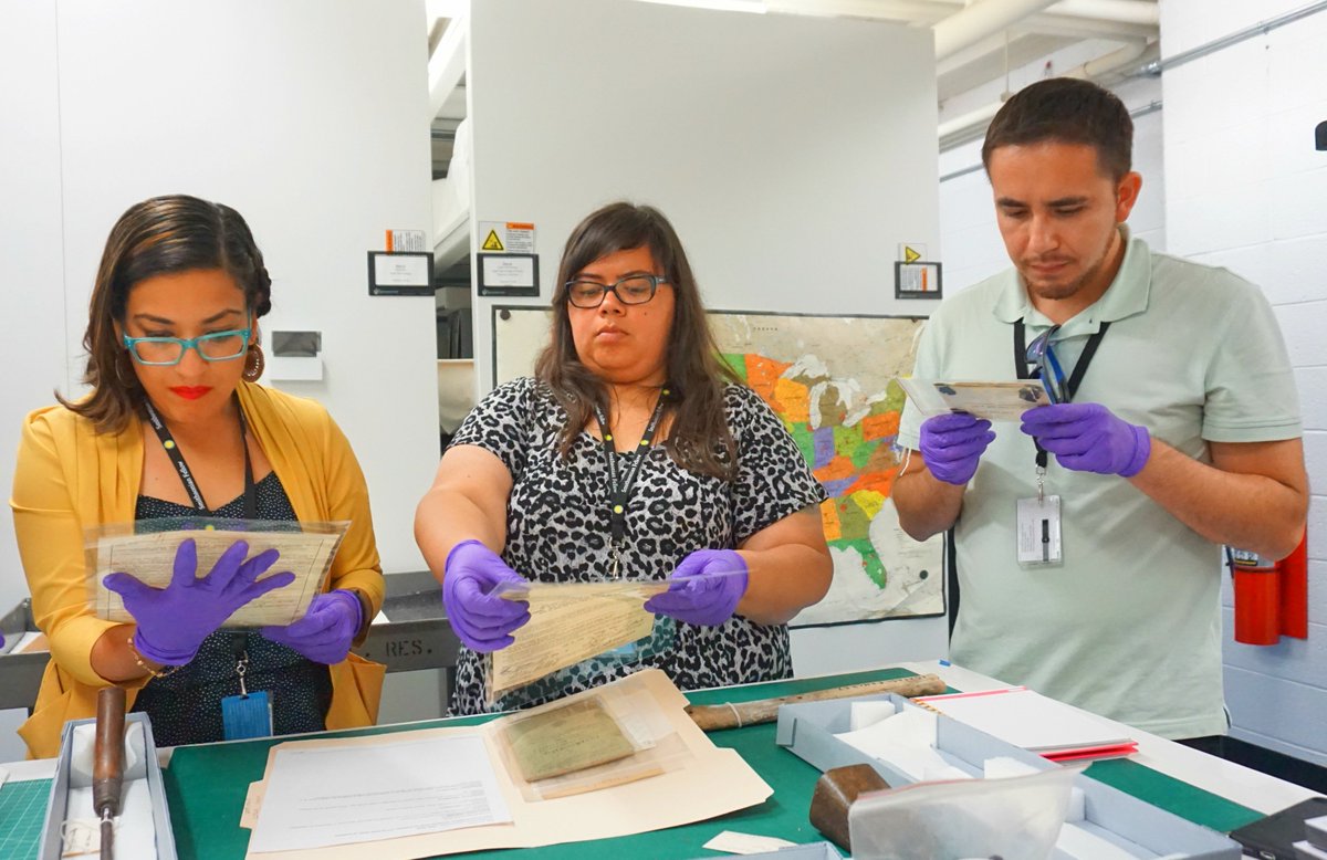 USLatinoMuseum's tweet photo. Concluding our #FellowTakeover series, meet the third member of the "Escúchame" team, #LMSP2017 fellow Carlos Parra. https://t.co/m9T8jgP5PI https://t.co/rRg9L9s5Yt