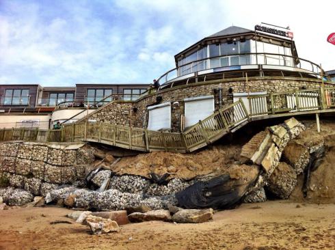 CRTNewquay's tweet photo. Storm warnings in place this weekend #Newquay 
Please take care
Stay clear of the sea
A photograph is not worth your life
#StormBrian https://t.co/6M6xz6X3vh