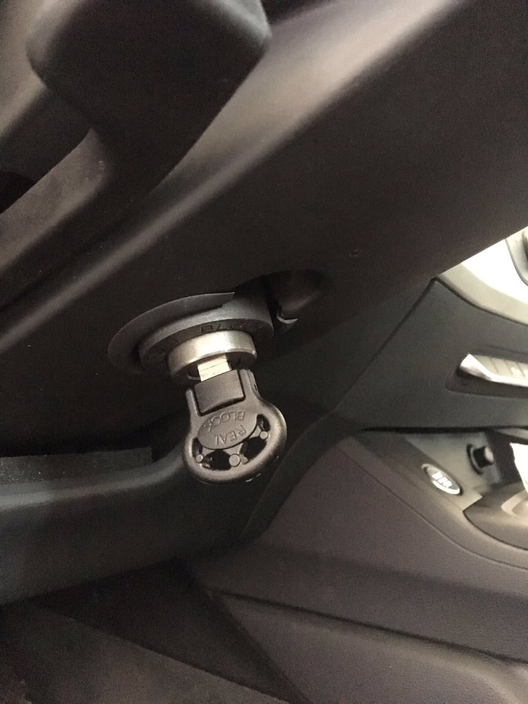 realblock's tweet image. Buona serata da real block il bloccasterzo ausiliario!! #realblock