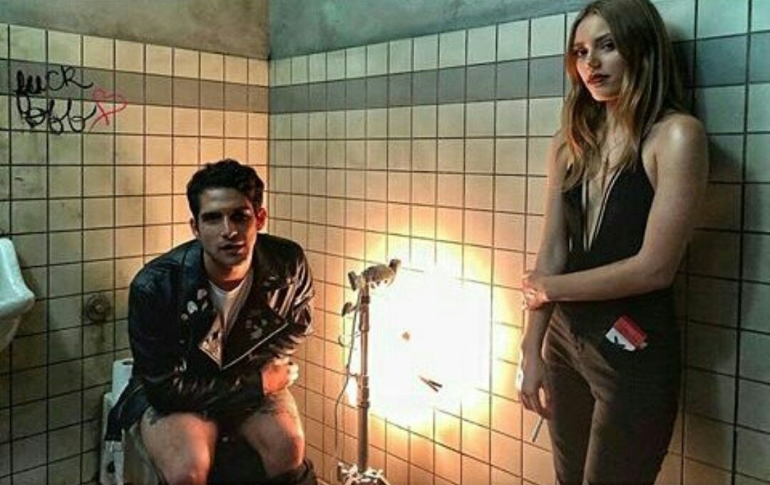 tylerposeychi's tweet photo. Tyler esta grabando un video musical en en el set de Teen Wolf y aparentemente podría aparecer en el @AlissaViolet https://t.co/EuqWTFXuPZ