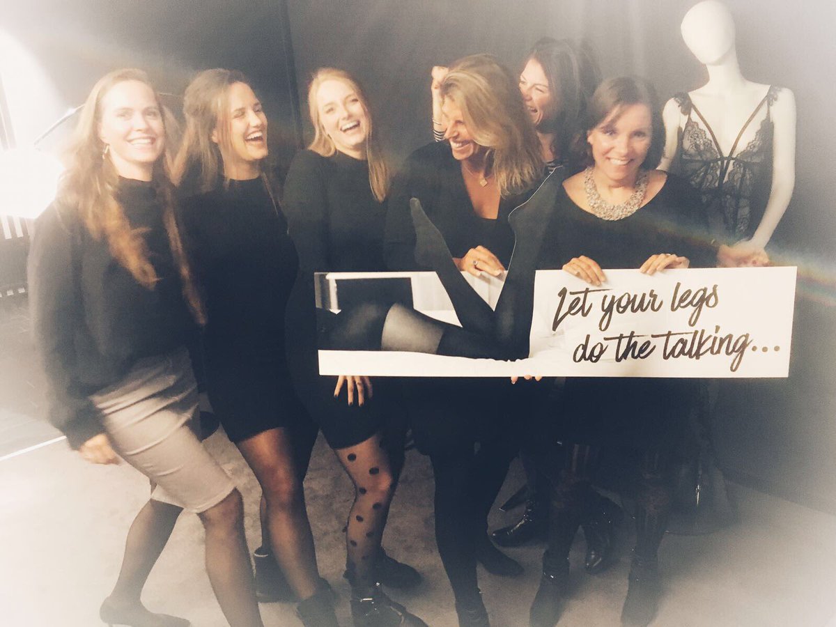 Fun at the HQ! Show your legs #hkmfun #hkmlegs <a href="/SuzanneBisschop/">Suzanne Jansonius</a> <a href="/SaskiaV2410/">Saskia Veenstra</a>