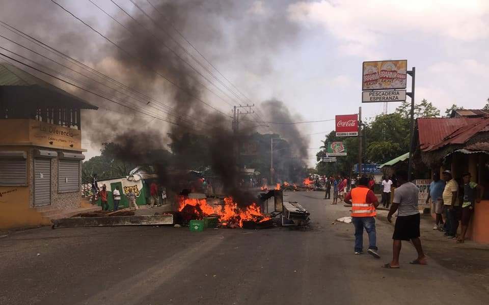 elnuevodiariord's tweet photo. Paralizan tránsito en carretera Puerto Plata-Imbert por incautación de peces
https://t.co/8iSGrDmDSj
#ElNuevoDiarioRD #ParalizanTránsito https://t.co/z52GPnag8u