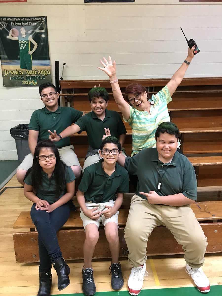 deaf_ed's tweet photo. Homecoming celebration!! DeafEd students enjoying themselves with Mrs.Martinez #iAmEPISD #RossMiddleSchool #DeafEd #TeamSISD https://t.co/vpcrRhFsWR