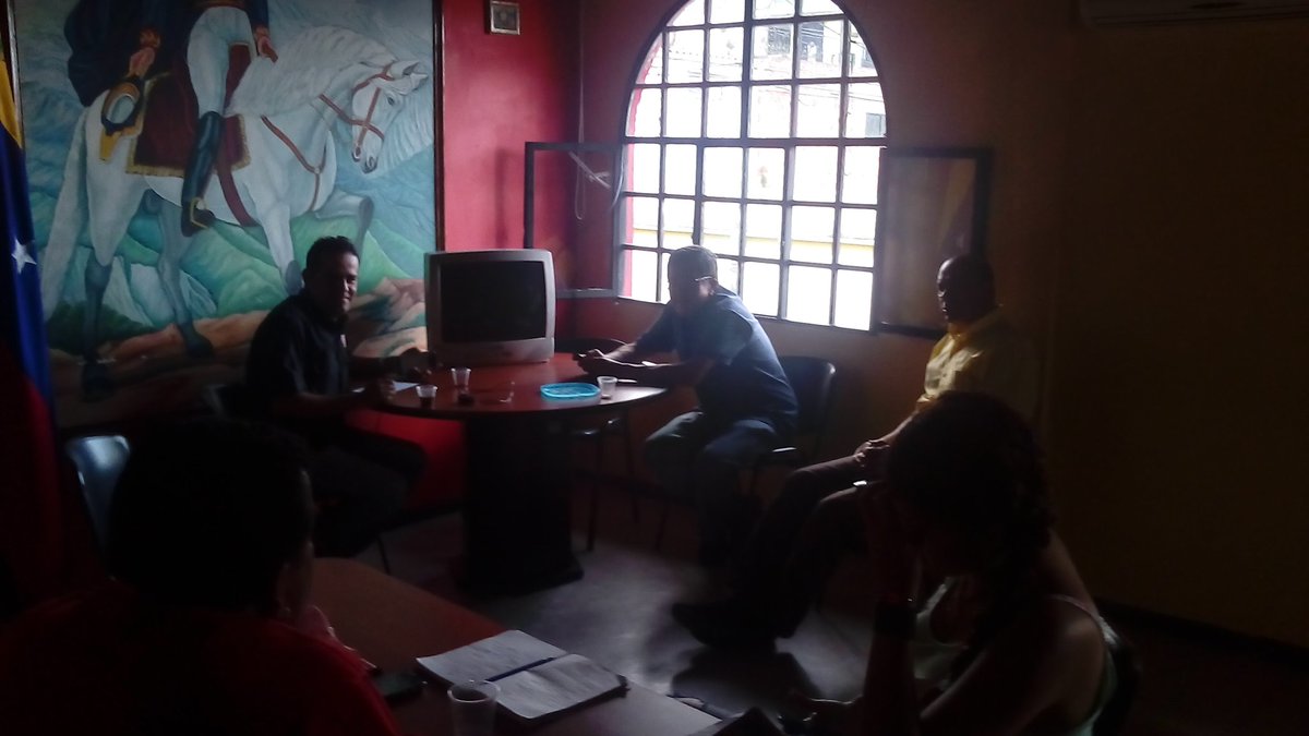 MatamorosEdwin's tweet photo. El Alcalde Alberto Gámez d Capacho Libertad con Willian Rodriguez Presidente de la A.T.C,detalles de la etapa Cerro el Cristo Vuelta Tachira https://t.co/oXCzGGqnGy