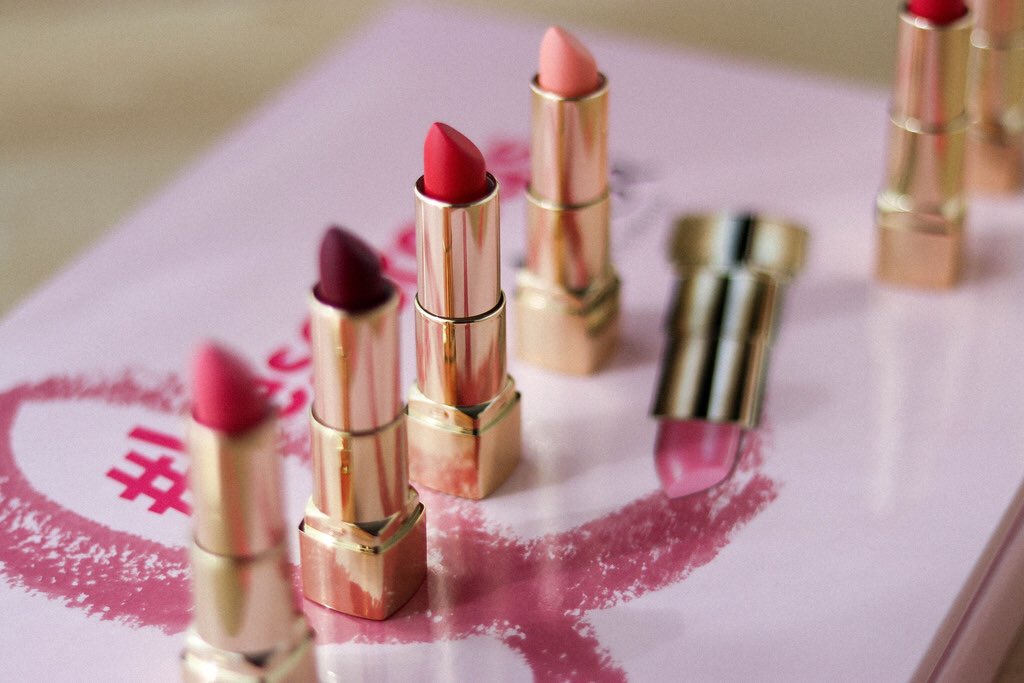 dollactitud's tweet photo. Os dejo los detalles de la iniciativa de @Astorcosmetics para el #diacontracancerdemama en mi blog 🌷 https://t.co/WPYiDwKJl5 #besosrosas https://t.co/WgBxBwcGxW